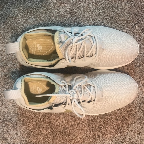 ❗️SOLD❗️NEW Nike Roshe Two Light Bone / Gold 8 - Picture 3 of 5